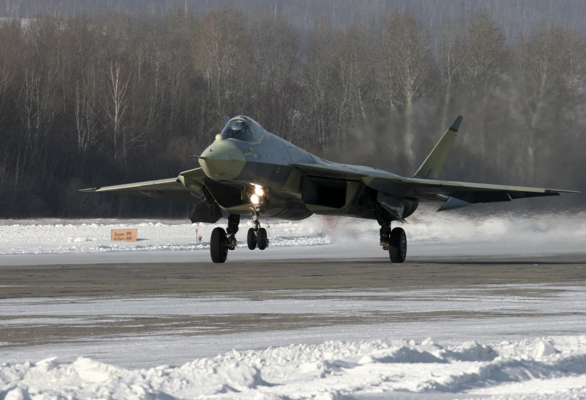 俄第五代歼击机首飞成功 2013年投入部队服役
