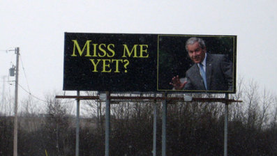 布什“被想念”登上广告牌 意在讽刺奥巴马？