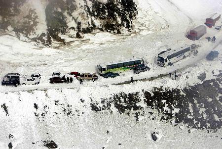 阿富汗雪崩致166人死亡