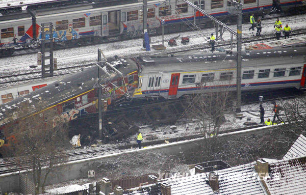 比利时火车相撞造成至少20人死亡（组图）