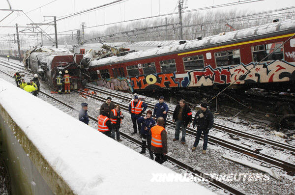 比利时火车相撞造成至少20人死亡（组图）