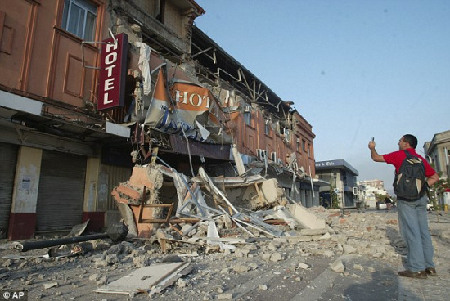 媒体称智利震中整城被毁 超5级余震逾20次