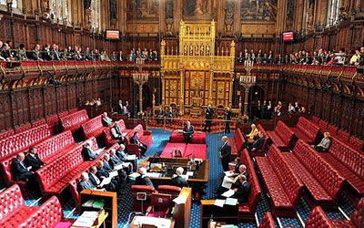 英国拟改革议会上院 废除世袭席位减半