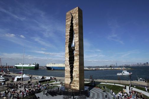 俄罗斯雕塑家欲建纪念碑 自称盖过埃菲尔铁塔100米