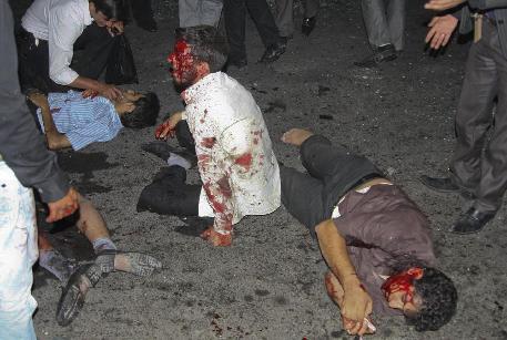 伊朗东南部一清真寺连发两起爆炸致120余人死伤