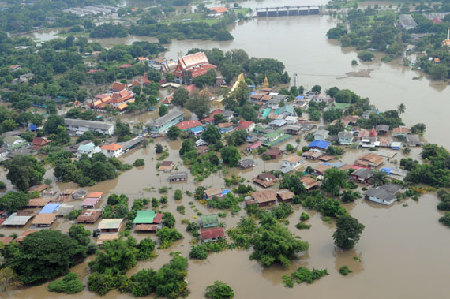 泰国洪水逼近曼谷市中心 59人死亡320万民众受灾