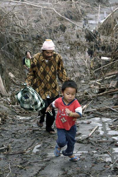 印尼天灾已致376人死亡 海啸预警失灵疑遭破坏