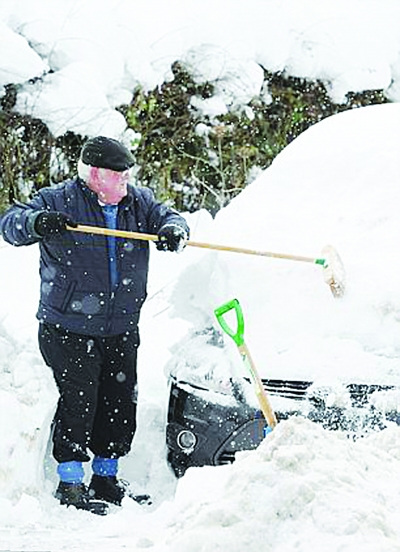 欧洲多国遭遇暴风雪袭击 英数百所学校停课