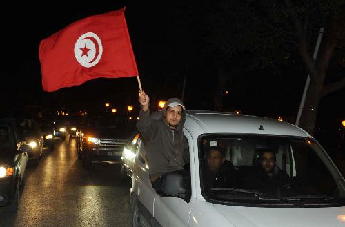 突尼斯数千名示威者内政部前集会 高呼总统立即下台
