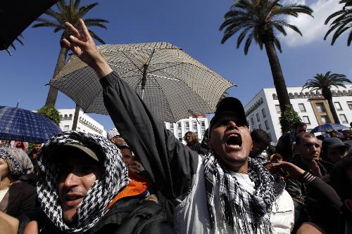 摩洛哥数千人街头示威 要求修宪解散政府