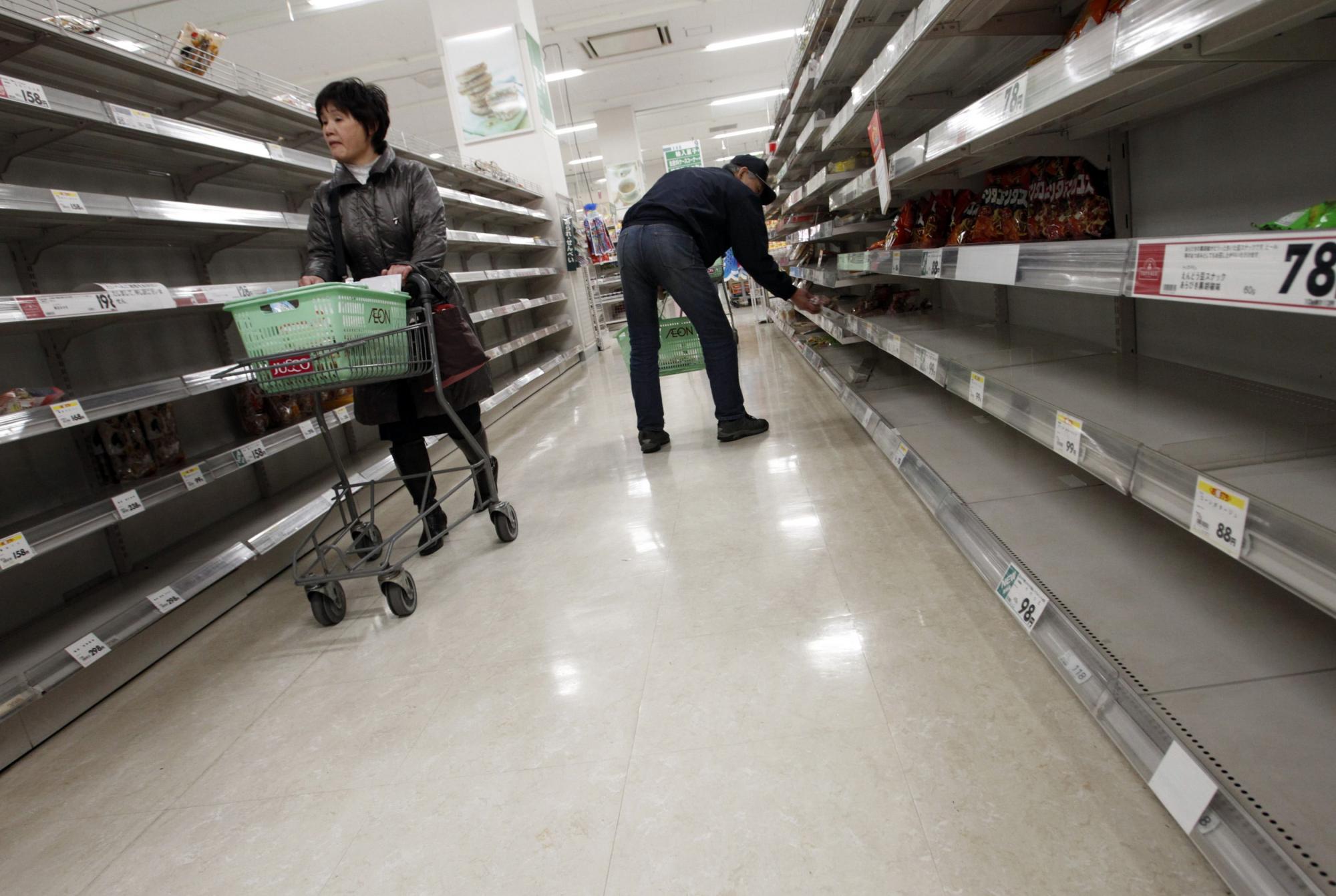 日本仙台重灾区降大雪 生活必需品供应紧张（图集）