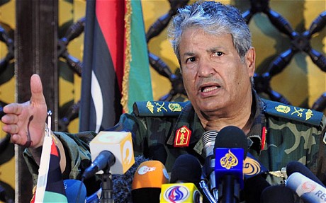 利反对派总司令遇刺身亡 卡扎菲“死扛”或拖垮北约
