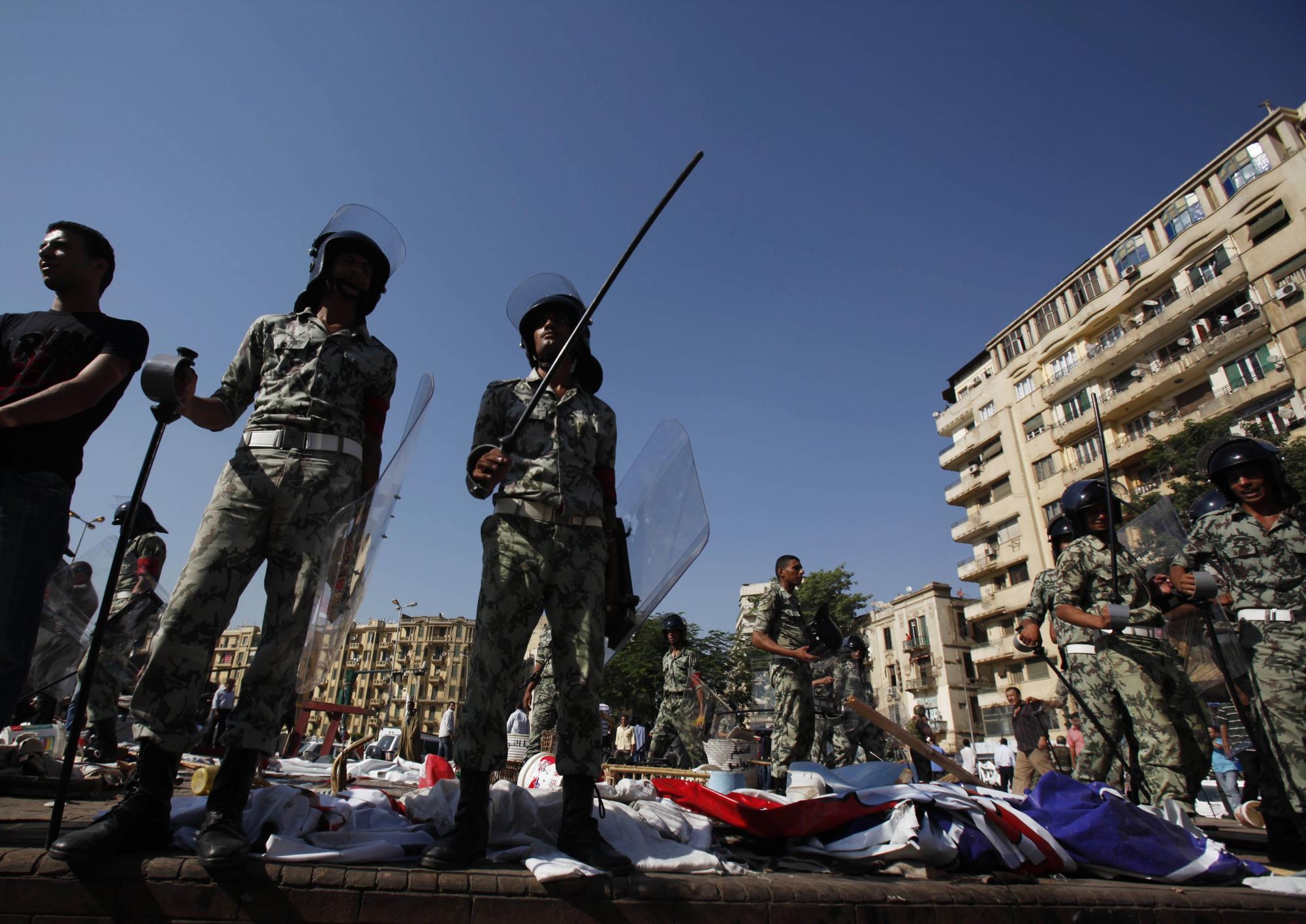 埃及前总统穆巴拉克或因身体原因延期受审 军方紧急“清理”示威者