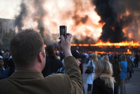 社交网络、黑莓手机为英国“添乱” 骚乱参与者最小仅7岁