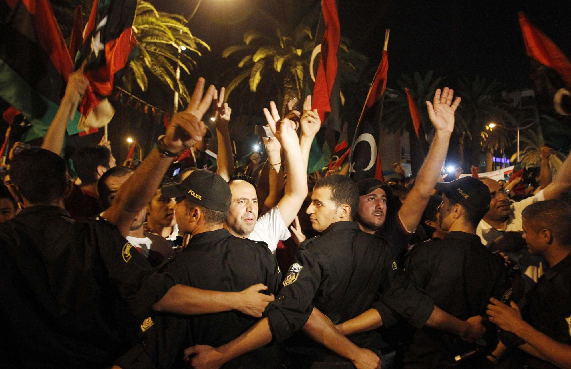 利比亚反对派开始攻打的黎波里 卡扎菲发表愤怒讲话