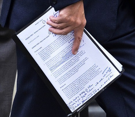 英国内阁泄漏机密文件 政府被曝欢迎卡尔扎伊辞职