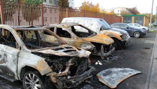 莫斯科16辆车烧毁 警方疑有人连日蓄意纵火(图)