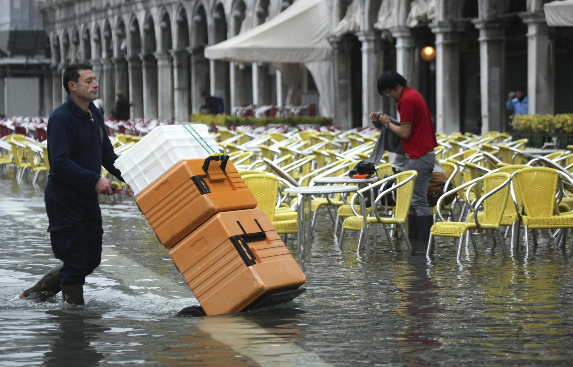 法国意大利遭持续强降雨侵袭 多人死亡数千人疏散