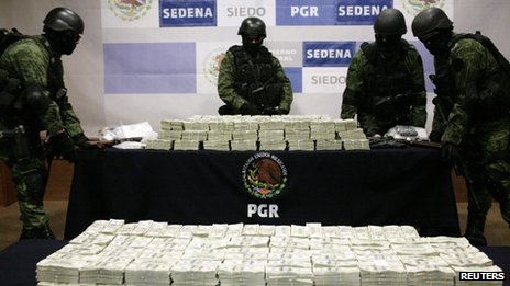 墨西哥军方缴获贩毒赃款 金额高达1530万美元