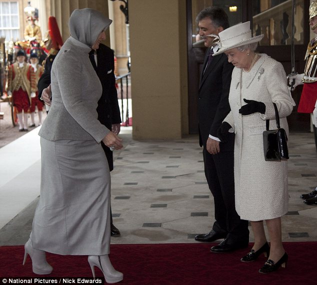 土耳其第一夫人15厘米“恨天高”令英女王愕然