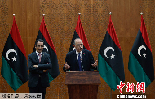 利比亚过渡政府宣誓就职 首要任务是恢复民生