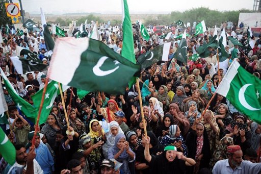 巴基斯坦宣布永久封锁北约供给线 示威民众怒烧奥巴马人偶