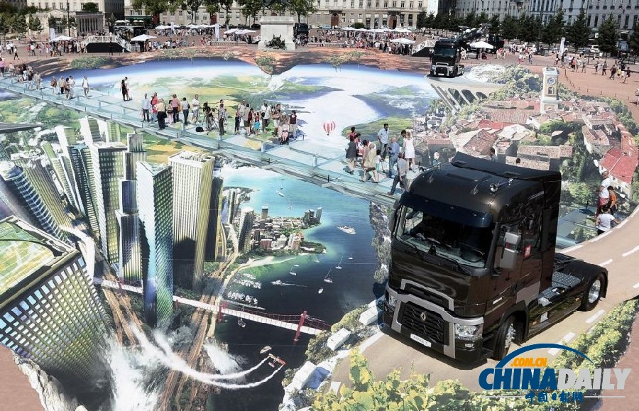 空中行走很轻松 法国艺术家打造3D街头艺术（组图）