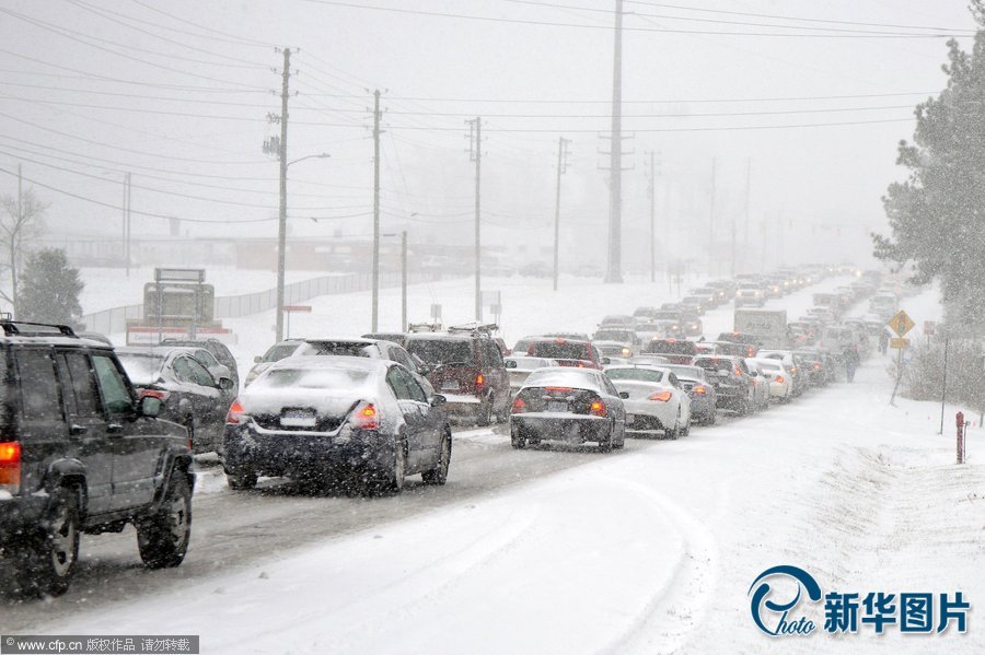 美国南部遭遇灾难性暴风雪：大雪厚冰前所未有