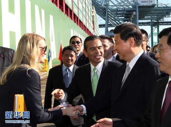 习近平在洛杉矶参观中海运西港池码头