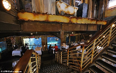 南非神秘“沉船餐厅”让食客在海底世界享受美味