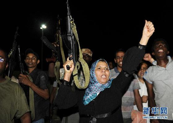 卡扎菲支持者声援政府
