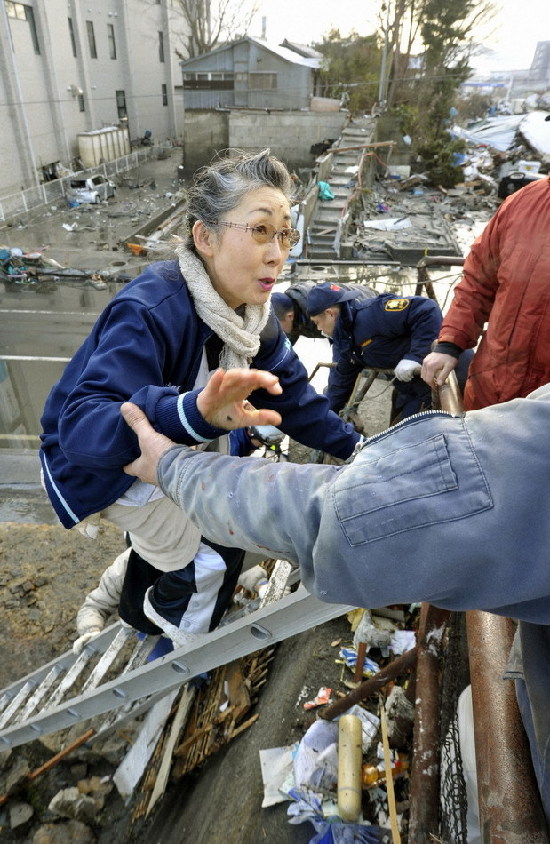 日本灾区居民转移