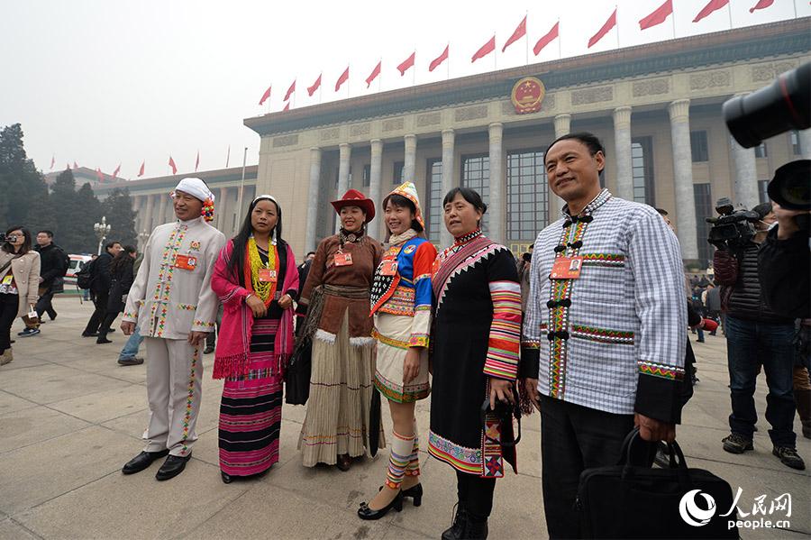 “两会”少数民族和宗教界委员受追捧