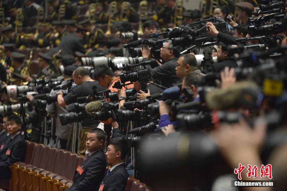 【两会图刊】新闻大战