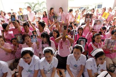 泰国曼谷庆祝国王83岁大寿 希拉里发来贺电