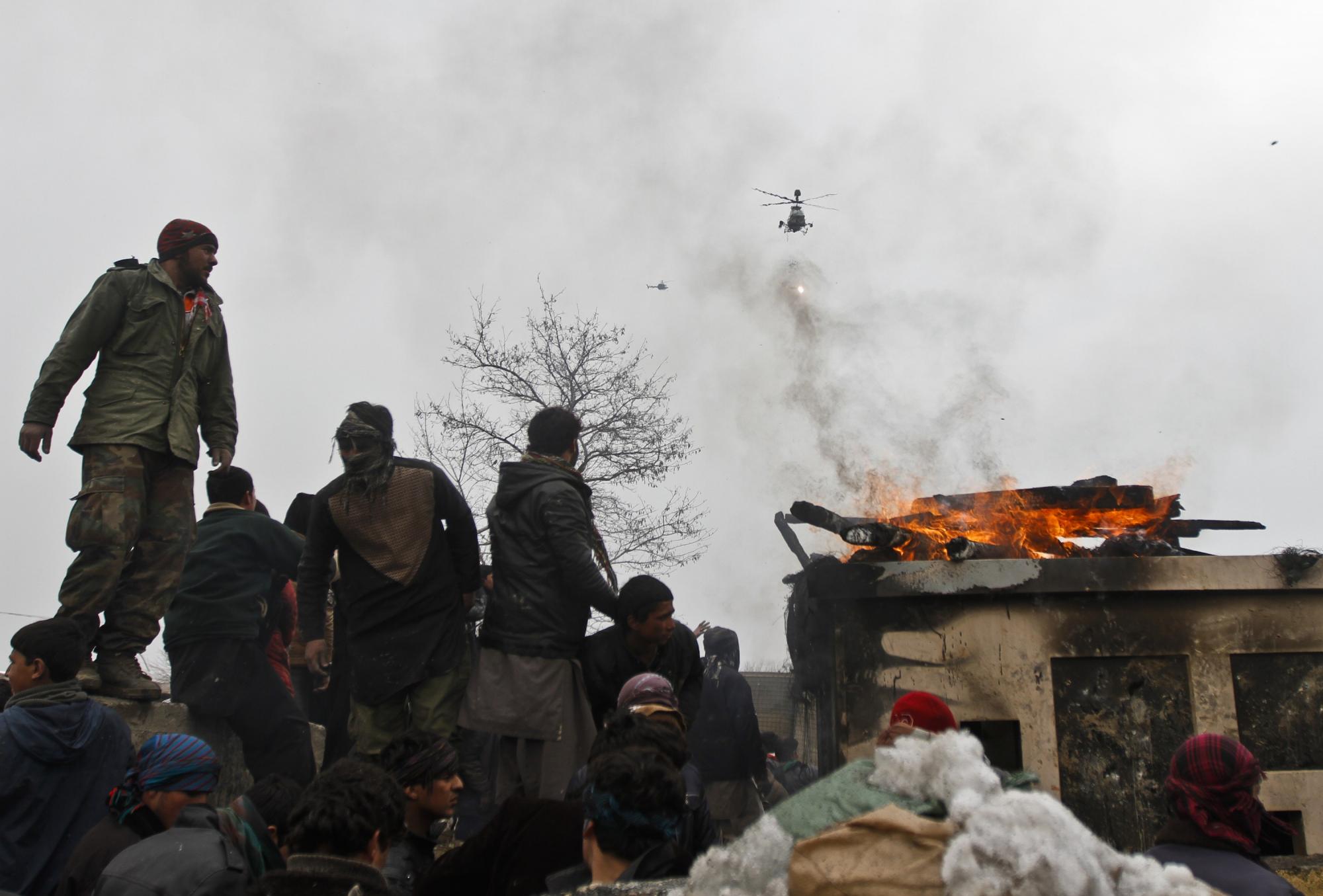 阿富汗民众抗议美军焚烧《古兰经》 美防长为此道歉