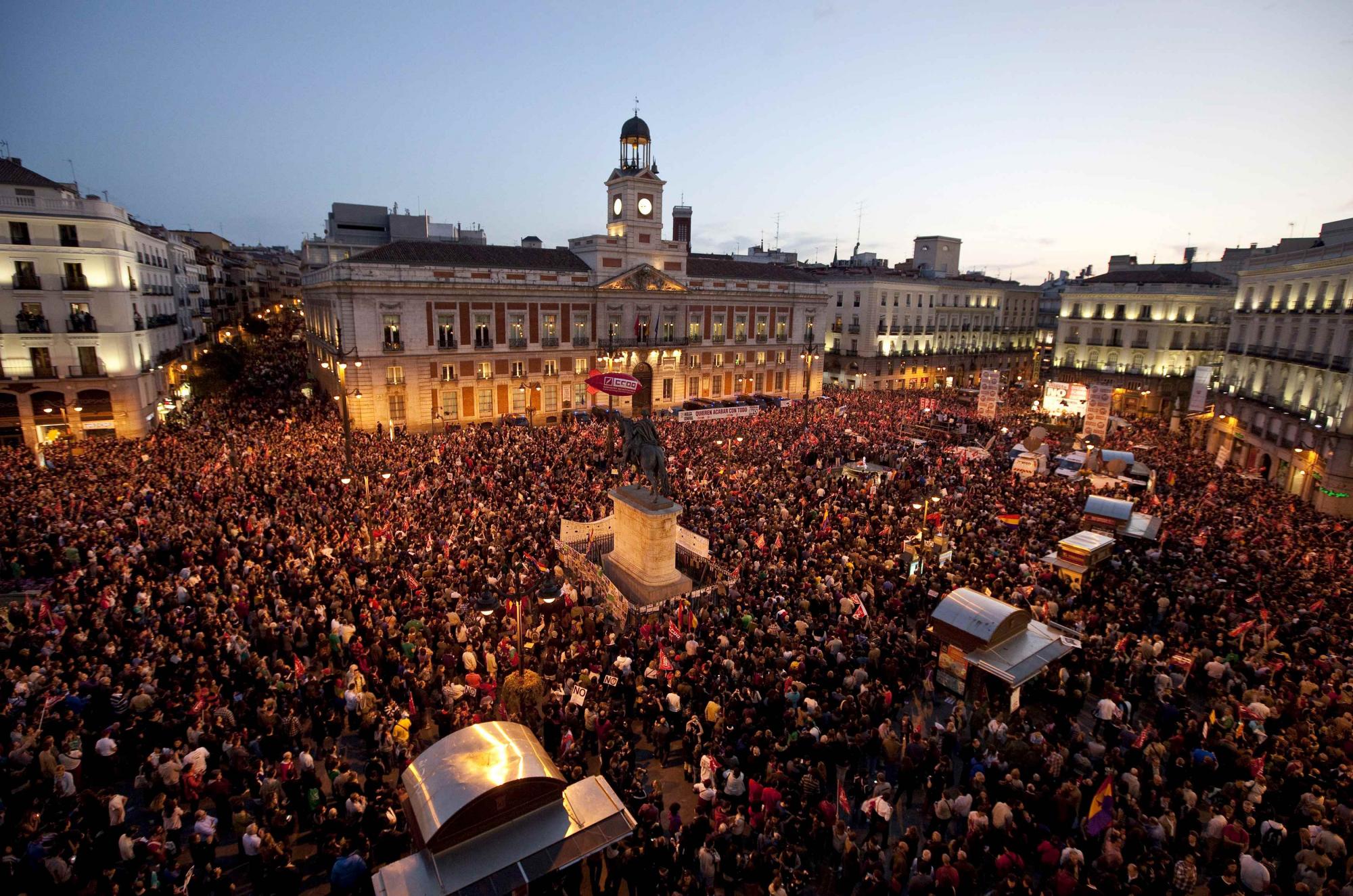 西班牙数万民众参与全国大罢工 警民激烈冲突176人被捕
