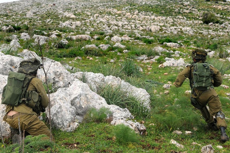 以色列狙击手隐蔽能力出众 在敌人未觉察时将其击毙