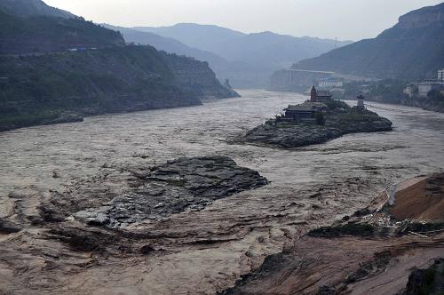 黄河陕西段现23年最大洪峰 壶口景区紧急关闭