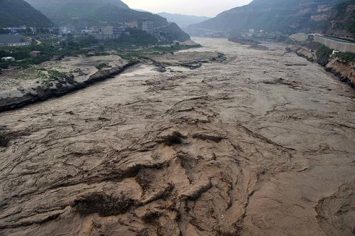 黄河陕西段现23年最大洪峰 壶口景区紧急关闭