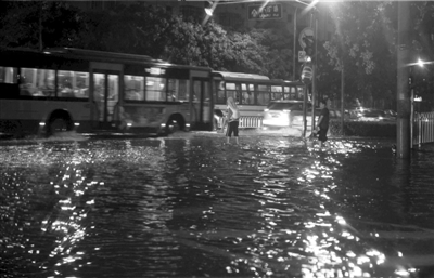 北京昨晚再降暴雨 广渠门桥连夜加装监控探头