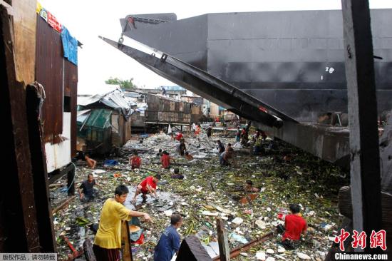 菲律宾遭强热带风暴“苏拉”袭击 造成3人死亡