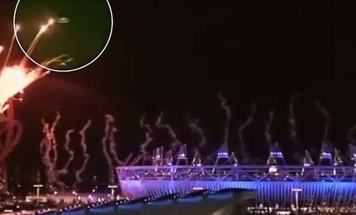 外星人造访奥运会开幕式？伦敦夜空惊现不明飞行物