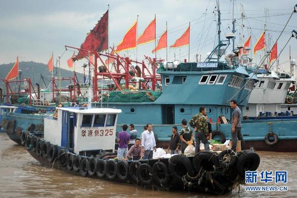 东海伏季休渔结束 浙江象山千艘渔船整装待发