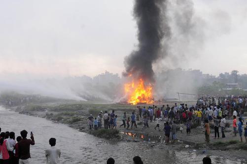 尼泊尔一架飞机坠毁致19人死亡