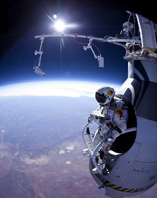 奥男子拟3.7万米高空跳伞 挑战音速欲破世界纪录