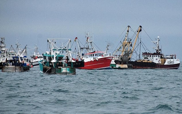 英法近50艘渔船在诺曼底海域爆发冲突 法军出面干预事件或将升级