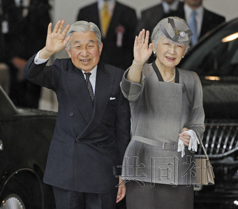 日本天皇夫妇时隔八年再访冲绳 将赴和平祈愿堂