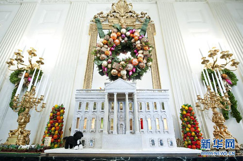 白宫节日新装迎圣诞 85名志愿者精心布置情趣盎然