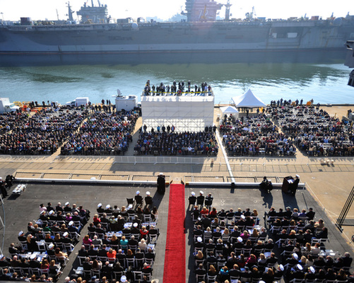 美国海军世界第一艘核航母企业号正式退役(图)